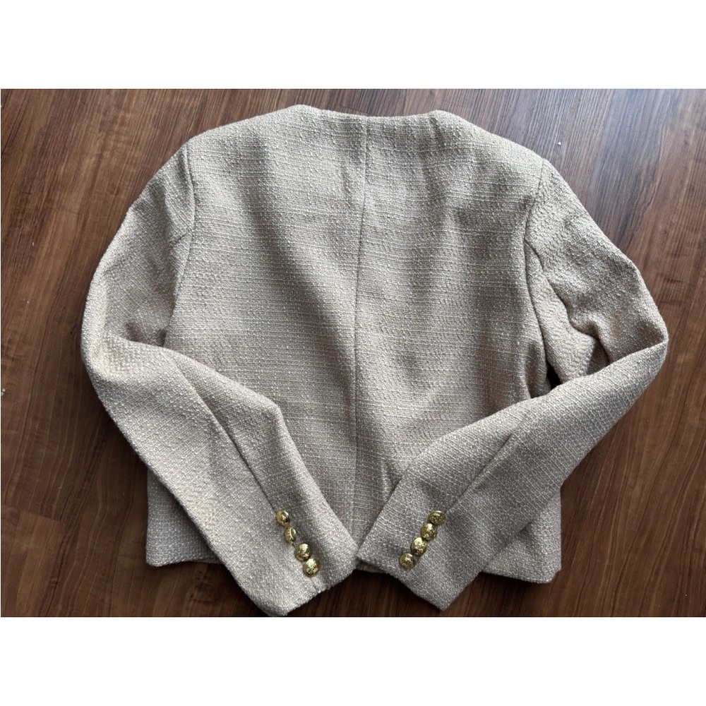 Chic Gold Buttoned Jacket - Picture 2 of 2